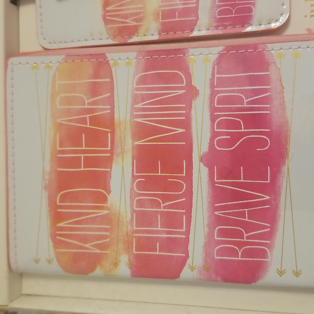 $5 ITEM. Luggage tag and passport holder. MUST BUNDLE WITH TWO OTHER ITEMS - Picture 3 of 5